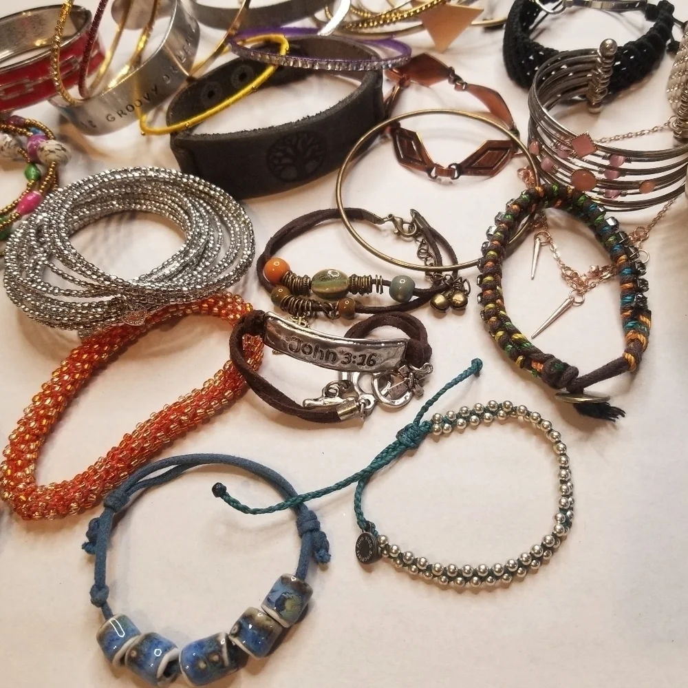 Bracelet Craft Junk/Jewelry lot - Picture 1 of 9